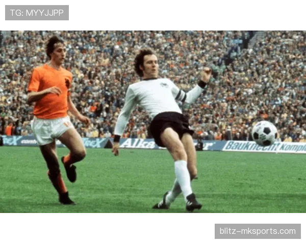 贝肯鲍尔革新足球战术:从“自由人”到现代攻防体系的技术演进 贝肯鲍尔革新足球战术:从“自由人”到现代攻防体系的技术演进