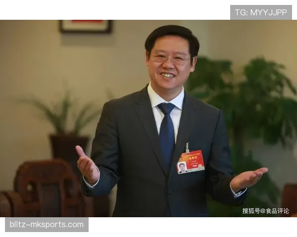 吴向东上场像战神，下场像个拼优惠券的邻居大叔，笑到不行