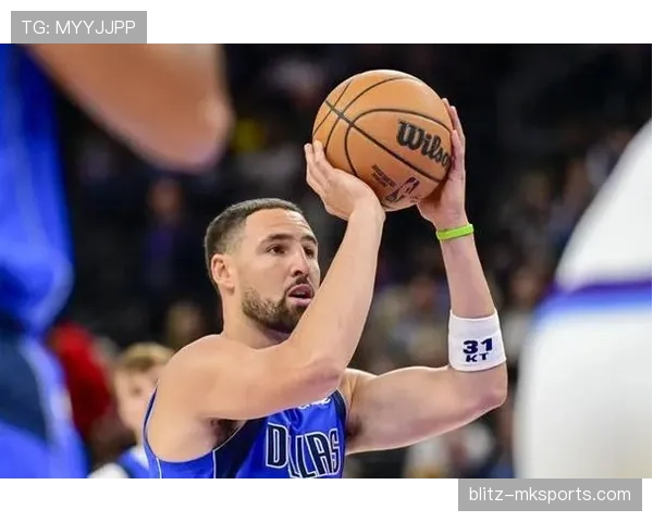 克莱·汤普森利用无球跑动拉开空间提升三分命中率差异明显